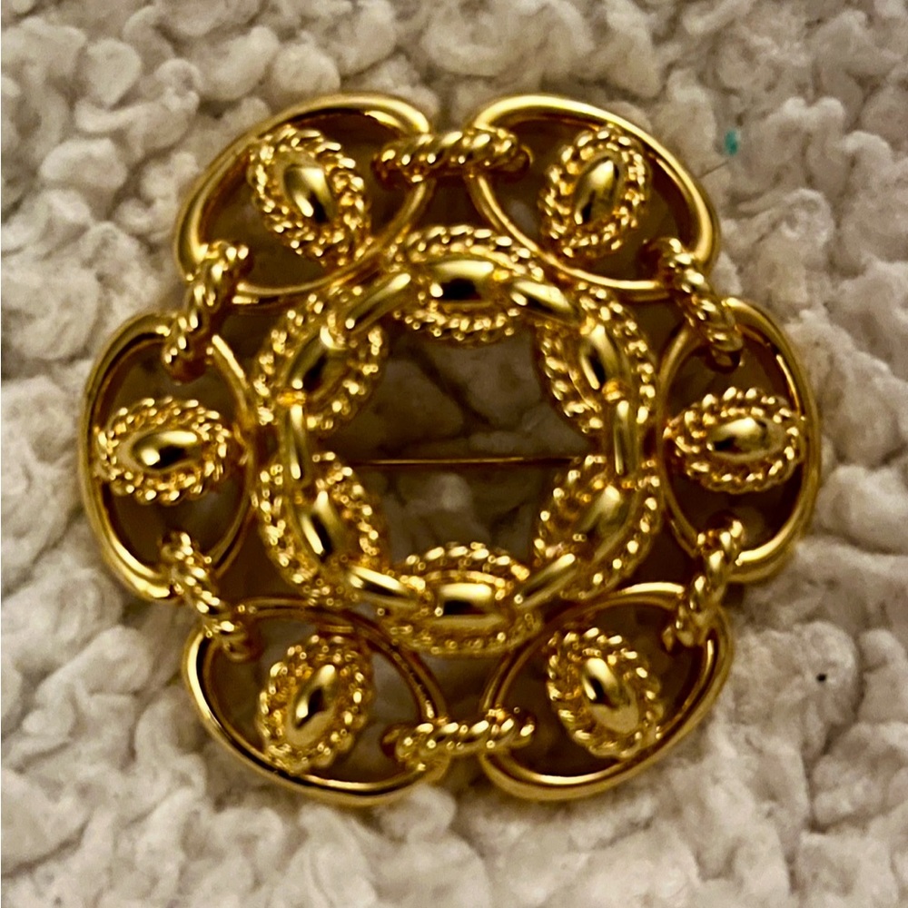 Vintage Monet Gold Toned Brooch